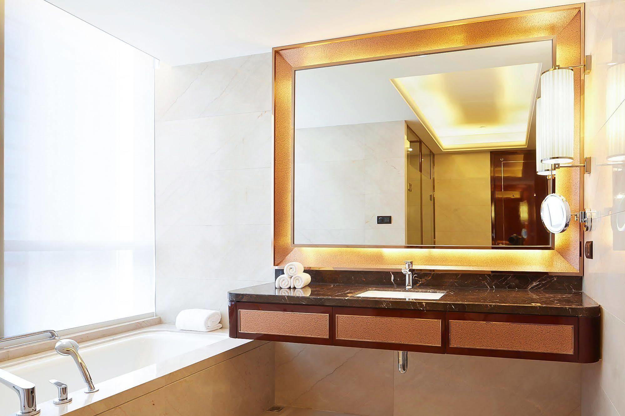 Sheraton Grand Zhengzhou Hotel Exterior foto